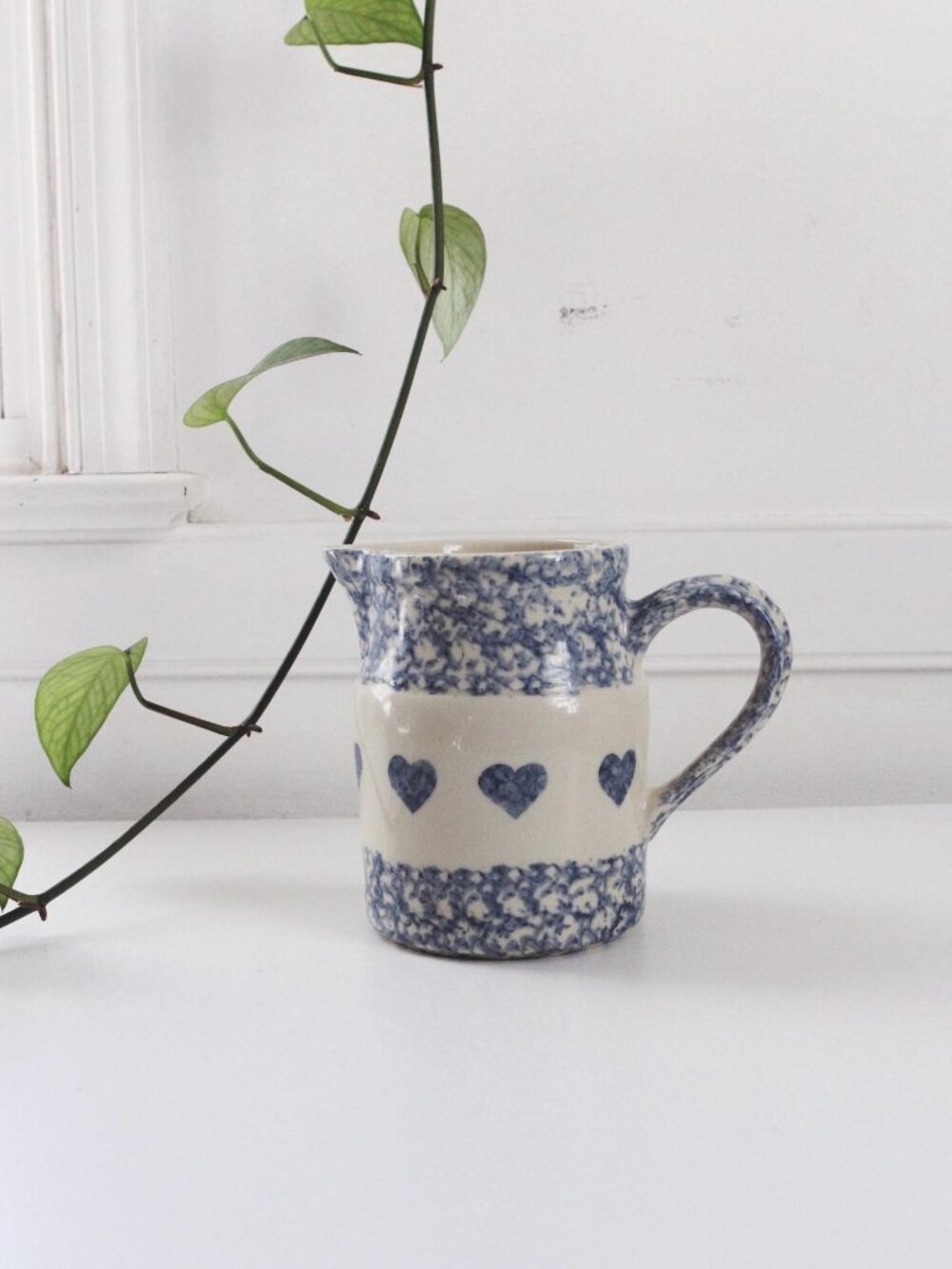 Vintage Friendship Pottery Gerald E. Henn Blue Spongeware Pitcher Heart Pattern - Picture 2 of 2